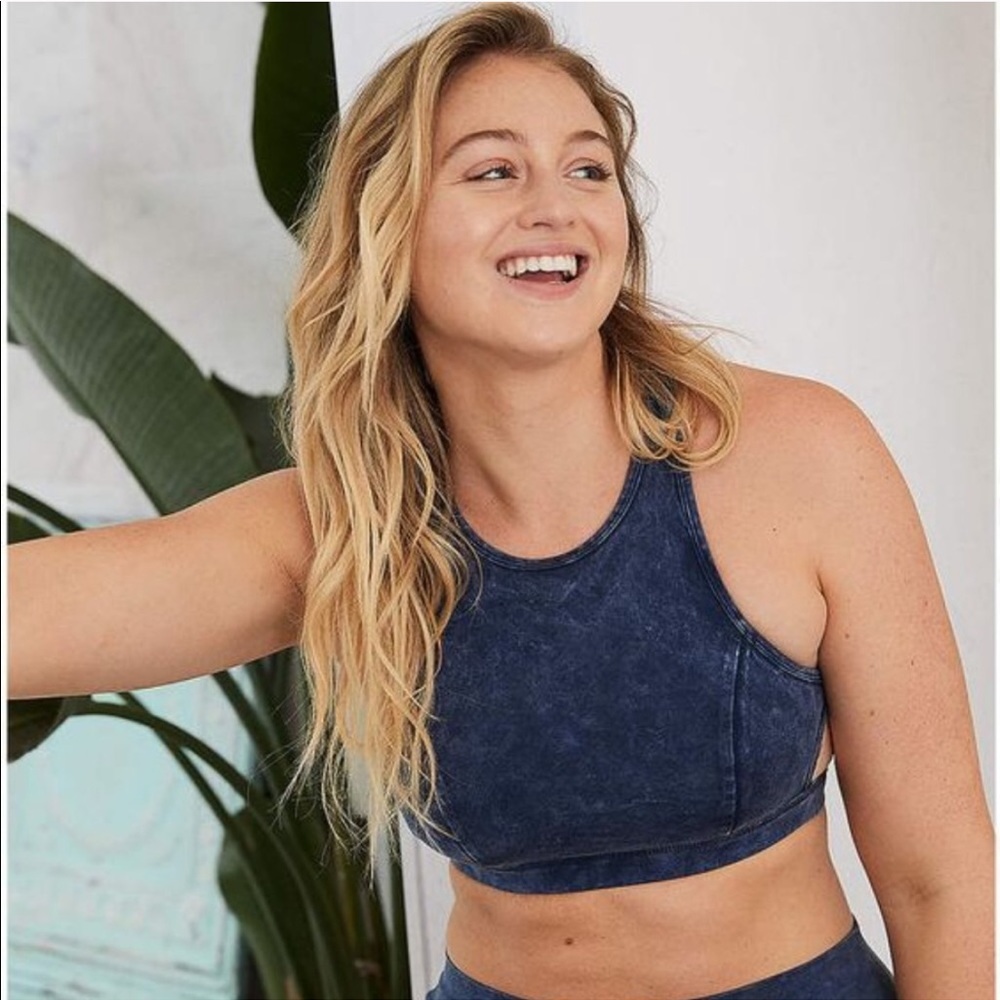 Aerie Chill Play Move High Neck Sports Bra